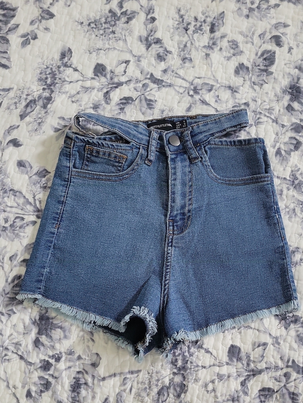 PrettyLittleThing Medium Blue Raw Hem Denim Shorts